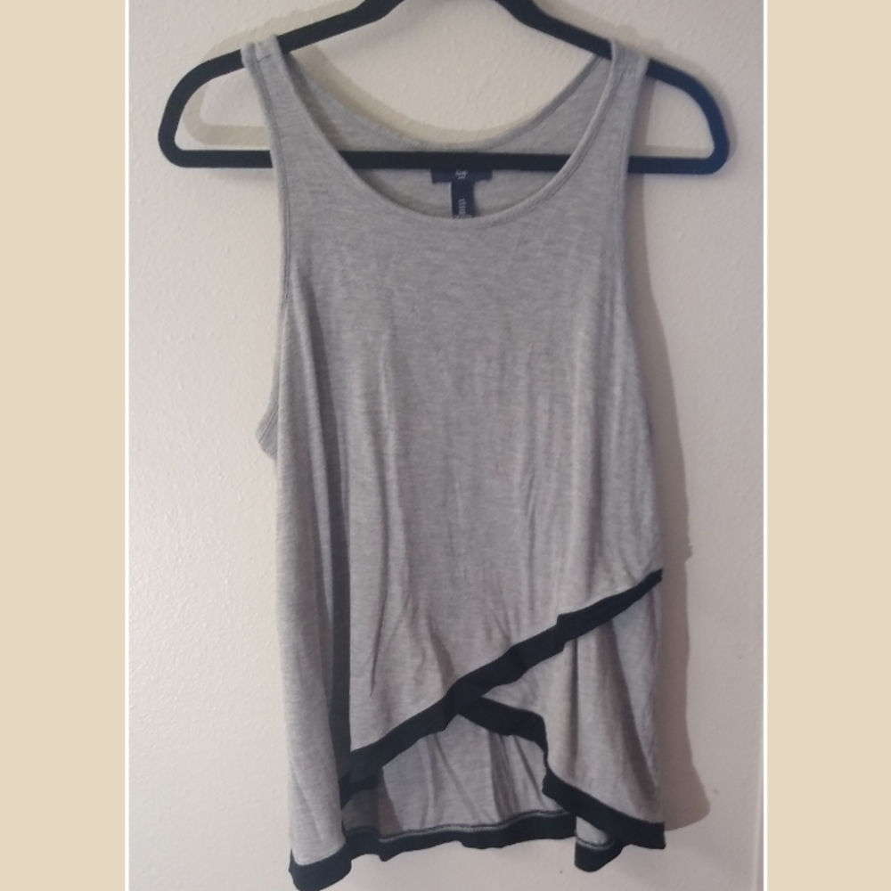 Gap tank with black criss cross hanky hem